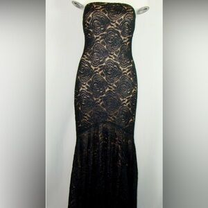 Cache Black Lace Skirt with Nude Lining